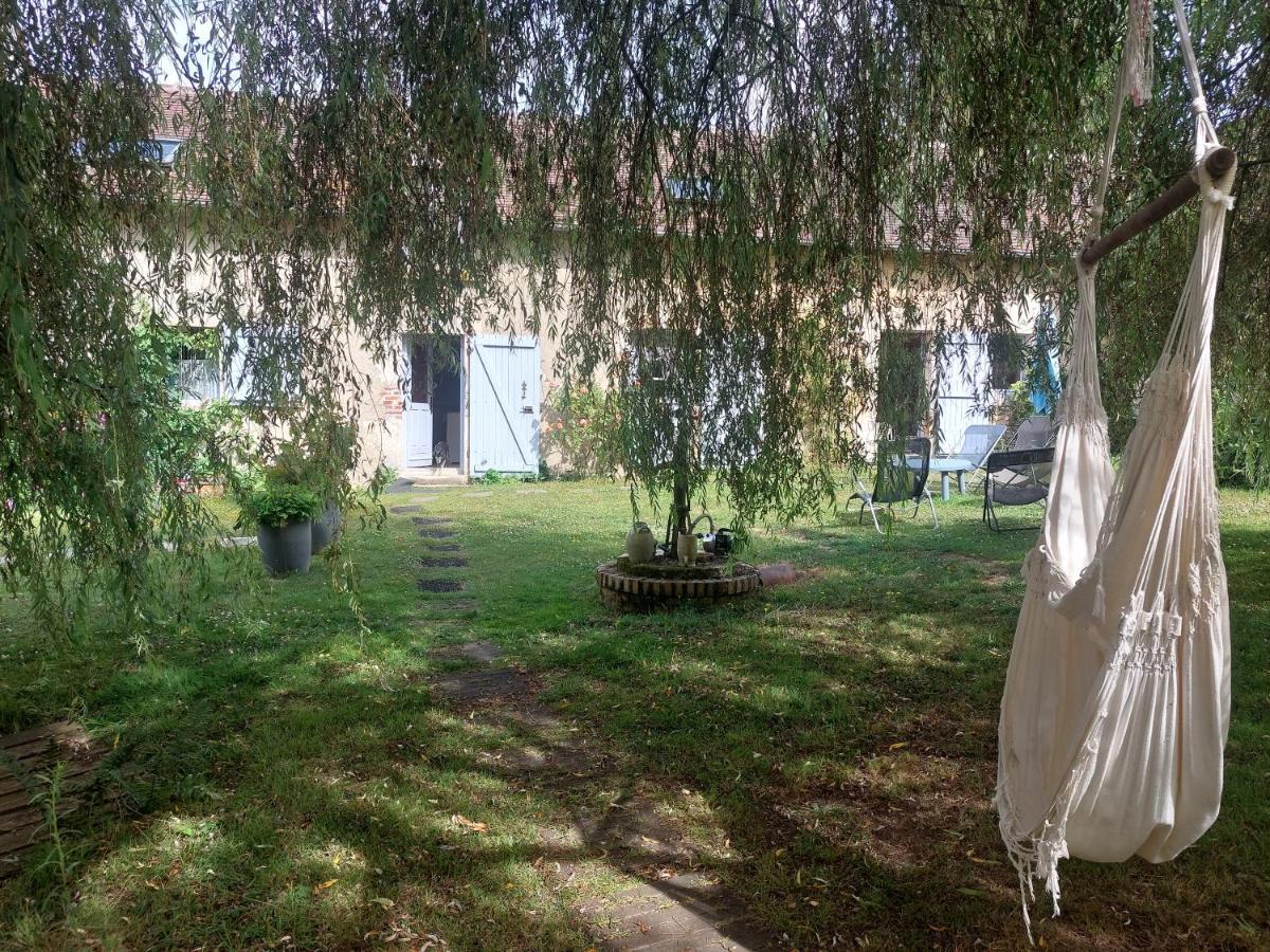Les Anniquins Villa Ivoy-le-Pre Exterior photo